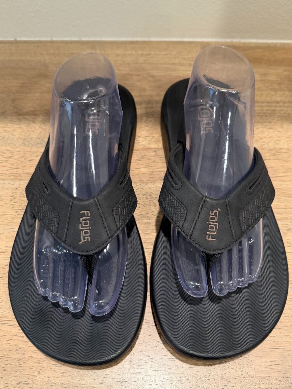 Flojos Men's Flip Flops Sandals Black Brown Size 10 Like New - Picture 2 of 5